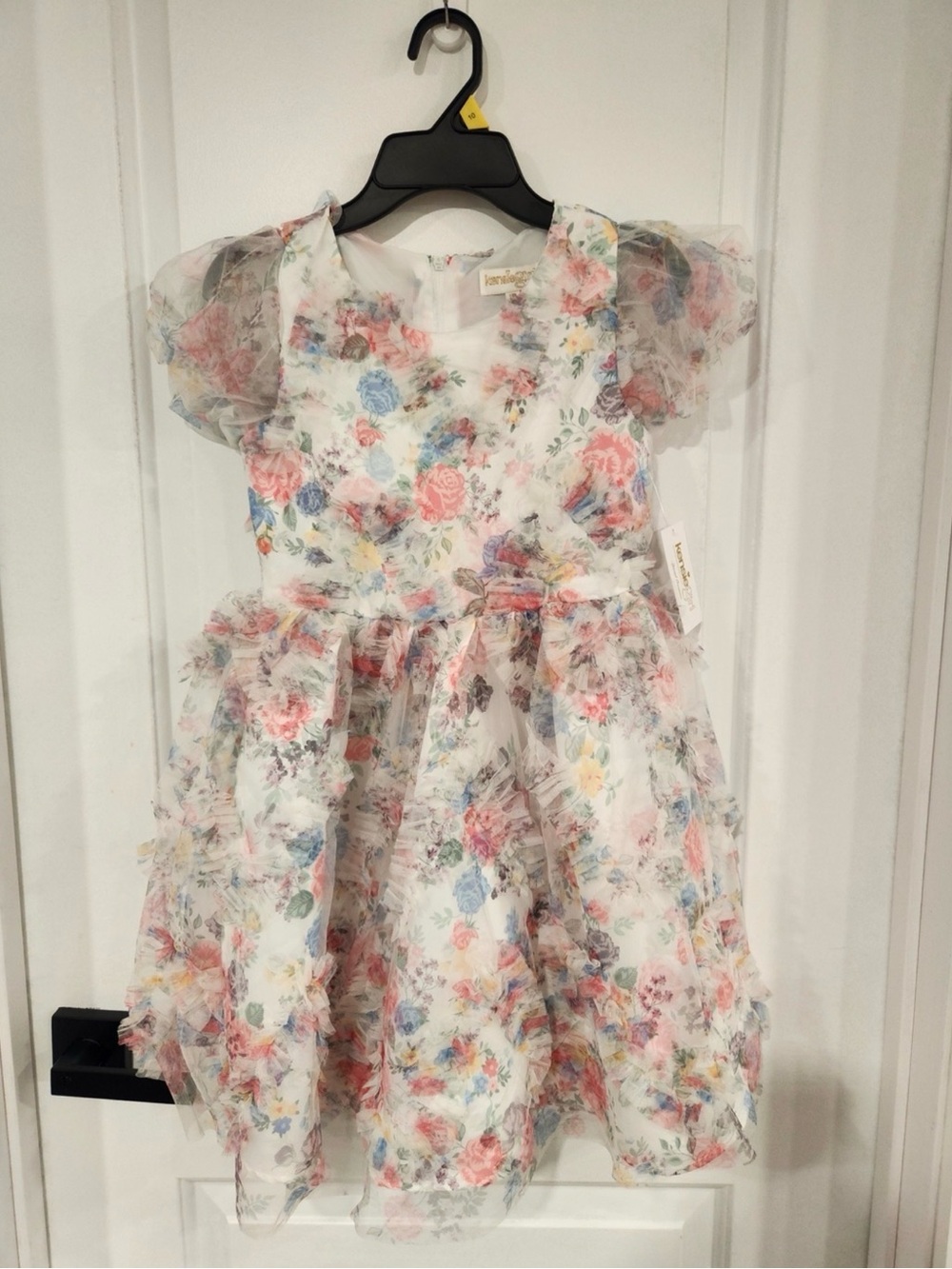Kensie Girl White Label with Gold Logo 5